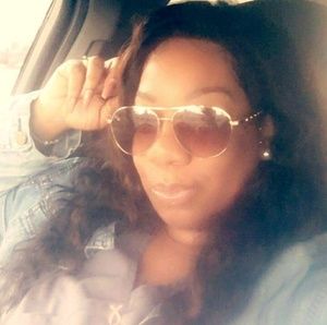 Meet your Posher, Ebony